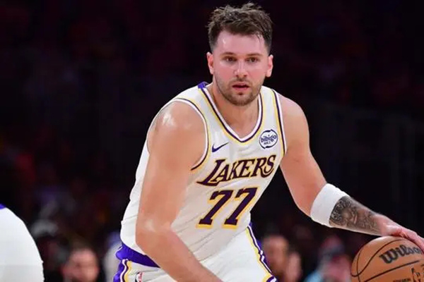 湖人主帅雷迪克透露东契奇回归时间表 周日战<a href=/lanqiubofang/76ers/ target=_blank class=infotextkey>76人</a>成潜在复出战