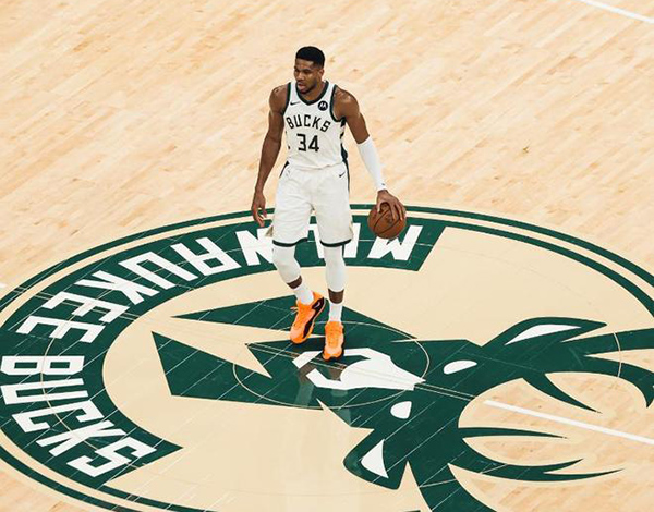 字母哥率雄鹿终结七连败 主场大胜篮网止颓势