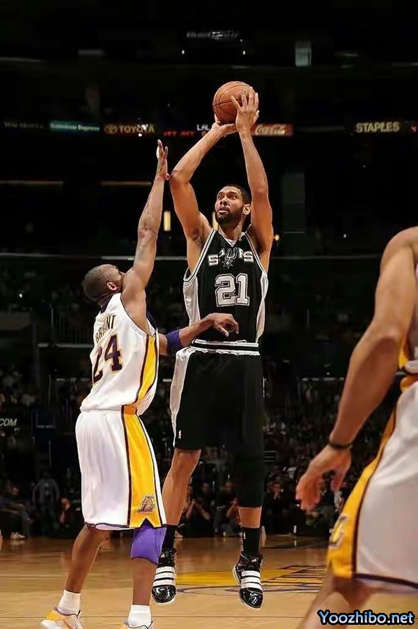 蒂姆-邓肯:NBA75大巨星榜单上的<a href=/lanqiubofang/spurs/ target=_blank class=infotextkey>马刺</a>传奇